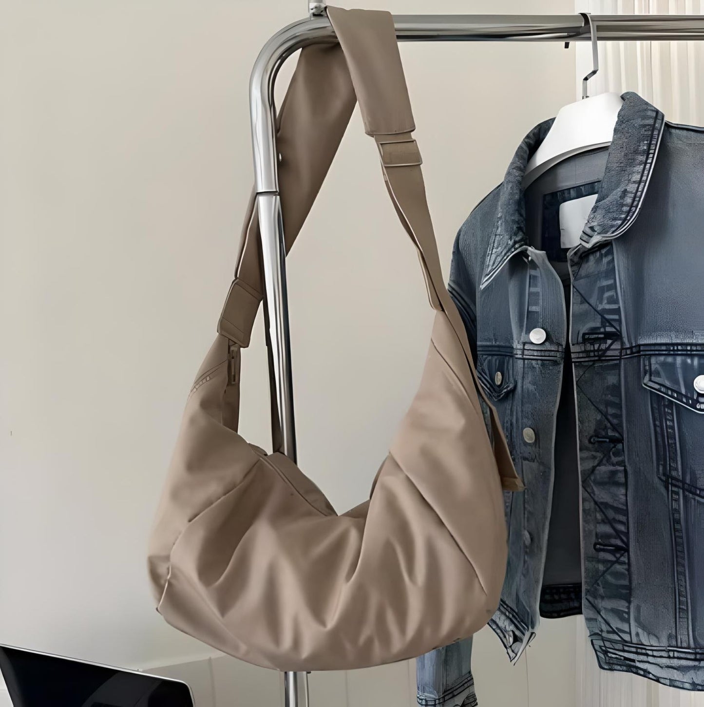 Kompaktowa torba na ramię sling bag | Funkcjonalność i styl
