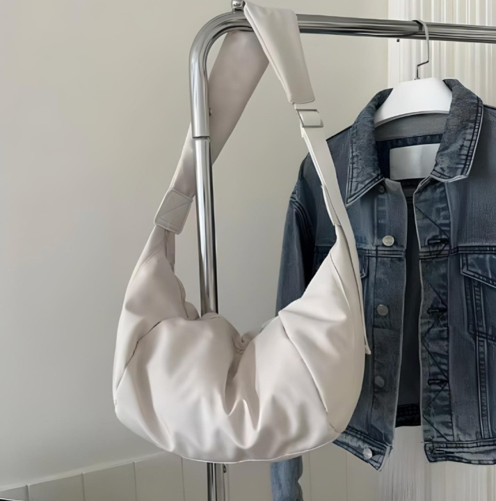 Kompaktowa torba na ramię sling bag | Funkcjonalność i styl