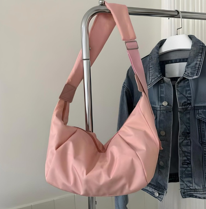 Kompaktowa torba na ramię sling bag | Funkcjonalność i styl