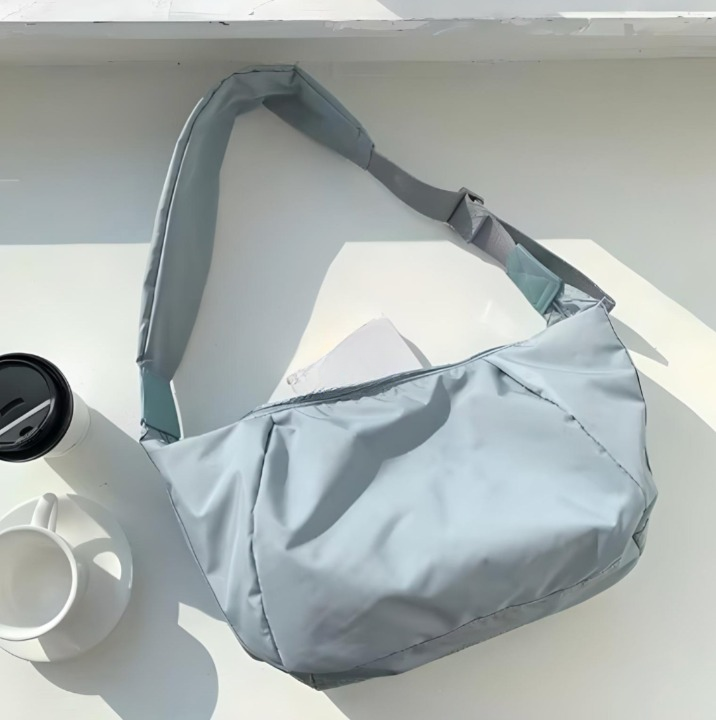 Kompaktowa torba na ramię sling bag | Funkcjonalność i styl