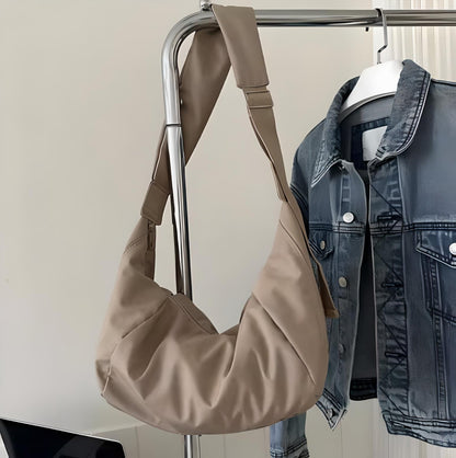Kompaktowa torba na ramię sling bag | Funkcjonalność i styl